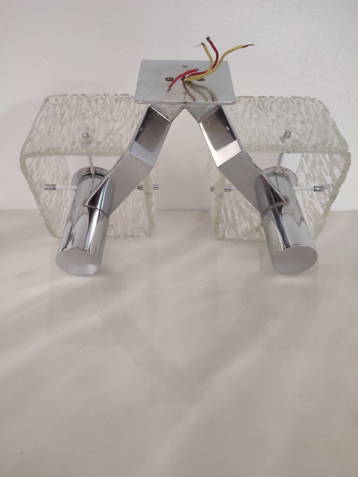 Aplique duplo de parede em metal cromado e vidro, efeito "Ice Glass" - 1970