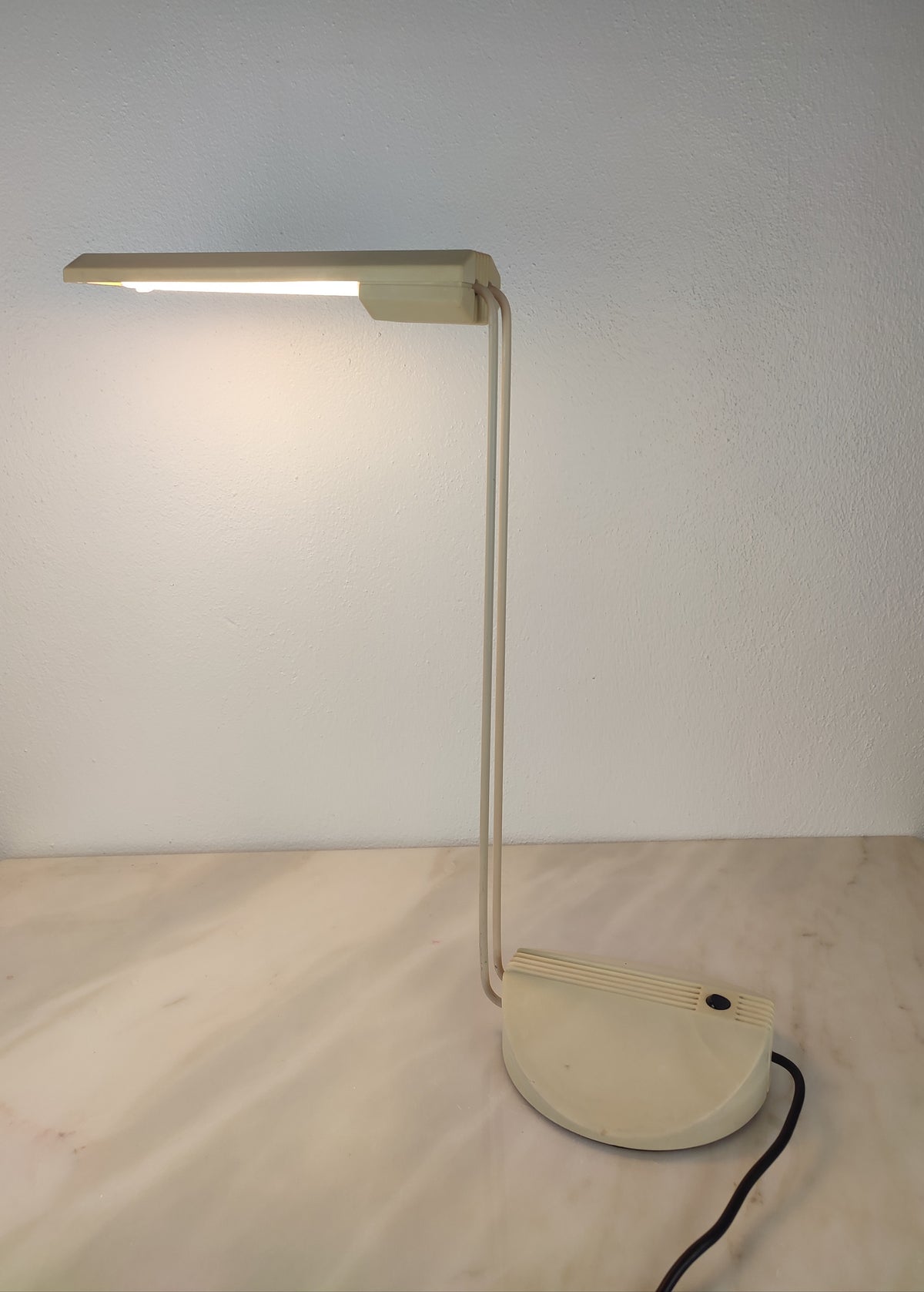 Tronconi "Flu" - Milano 1982, design Barbieri e Marianelli