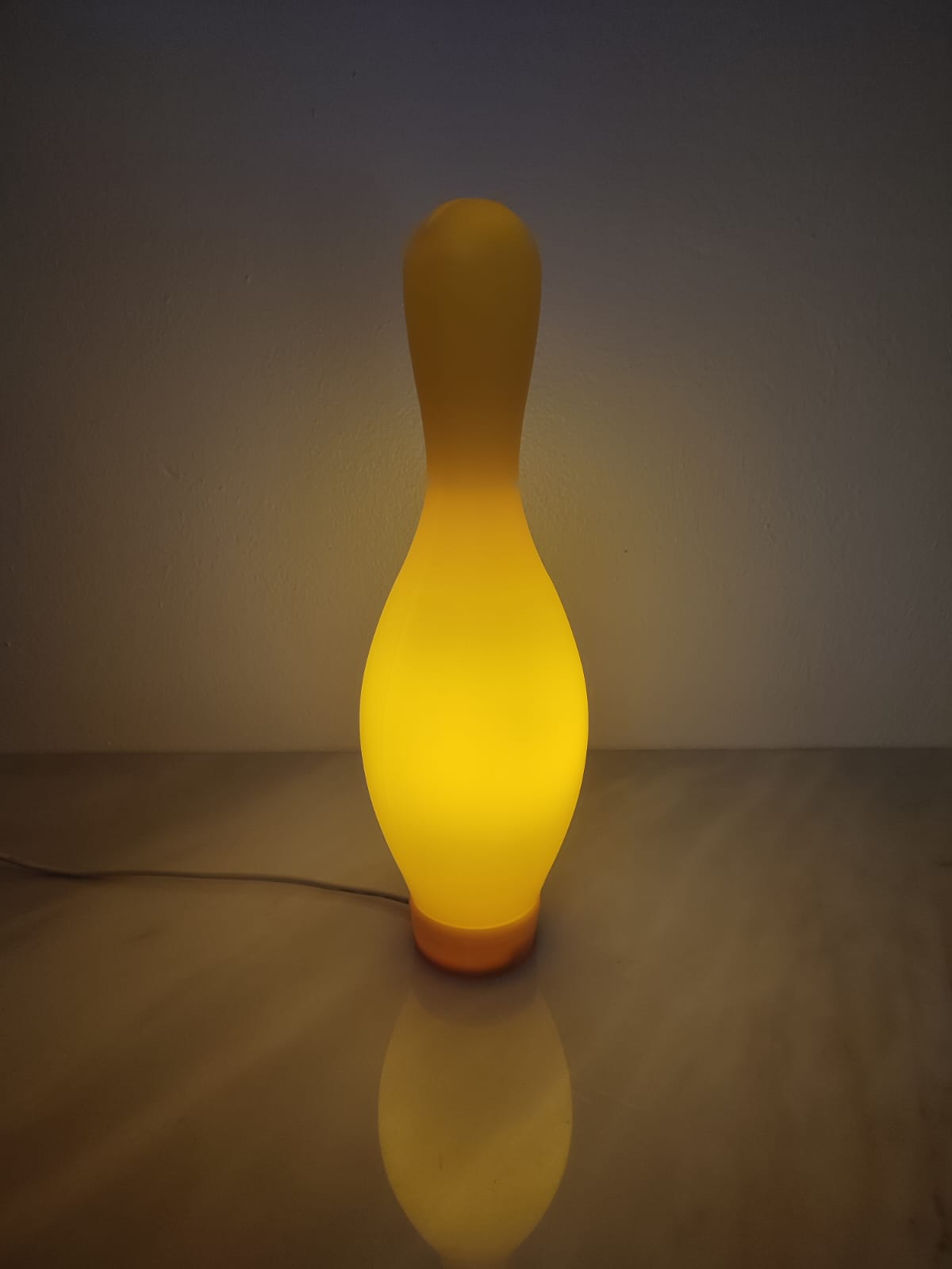 Candeeiro de mesa "Knock-Off" – Josh Owen para Bozart