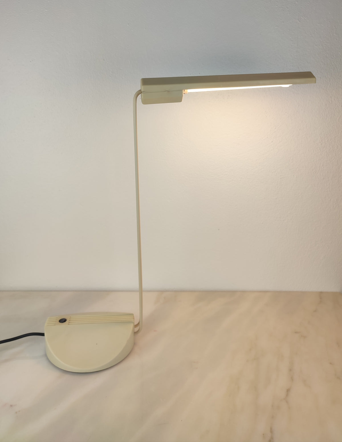 Tronconi "Flu" - Milano 1982, design Barbieri e Marianelli