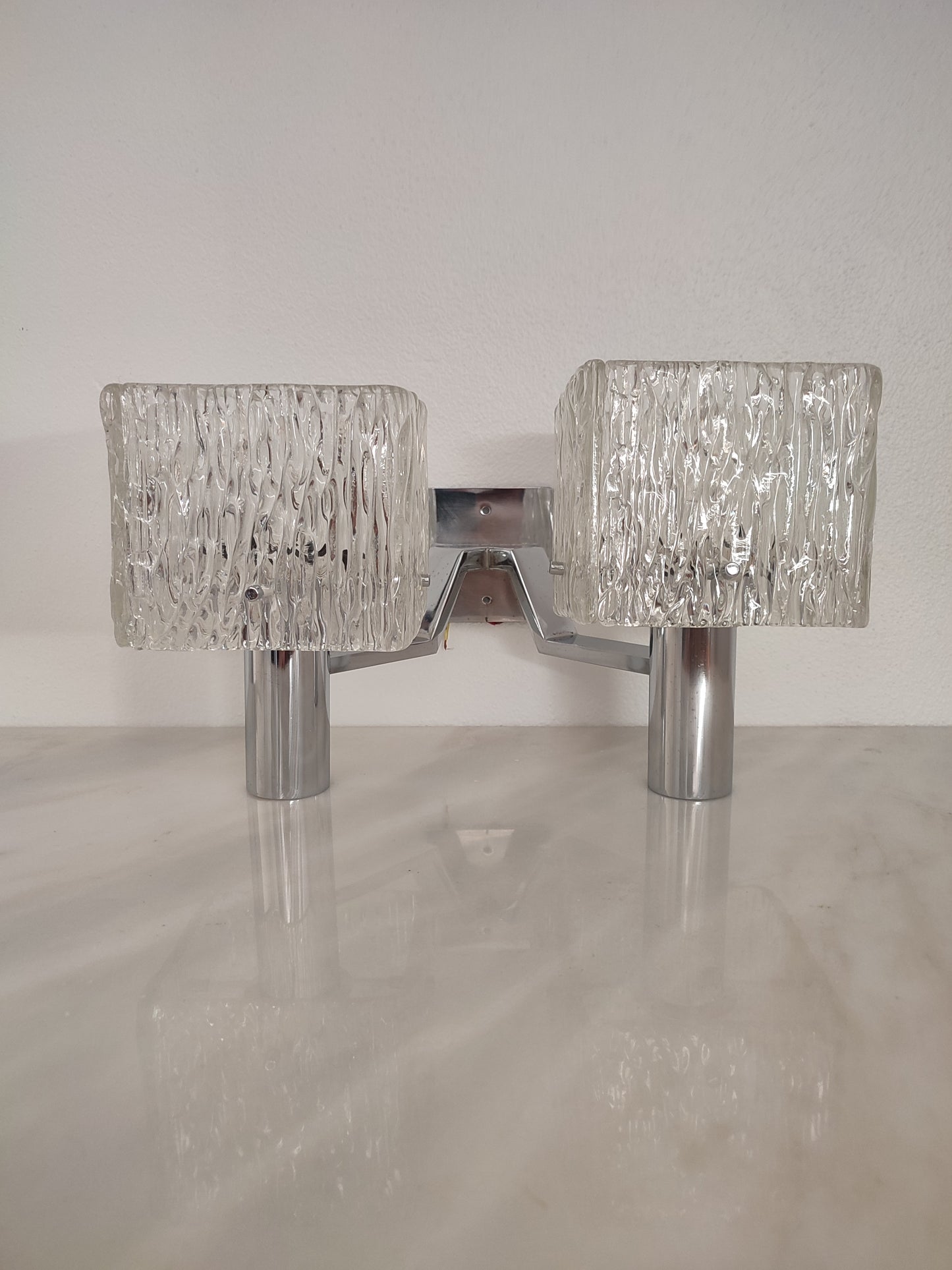 Aplique duplo de parede em metal cromado e vidro, efeito "Ice Glass" - 1970