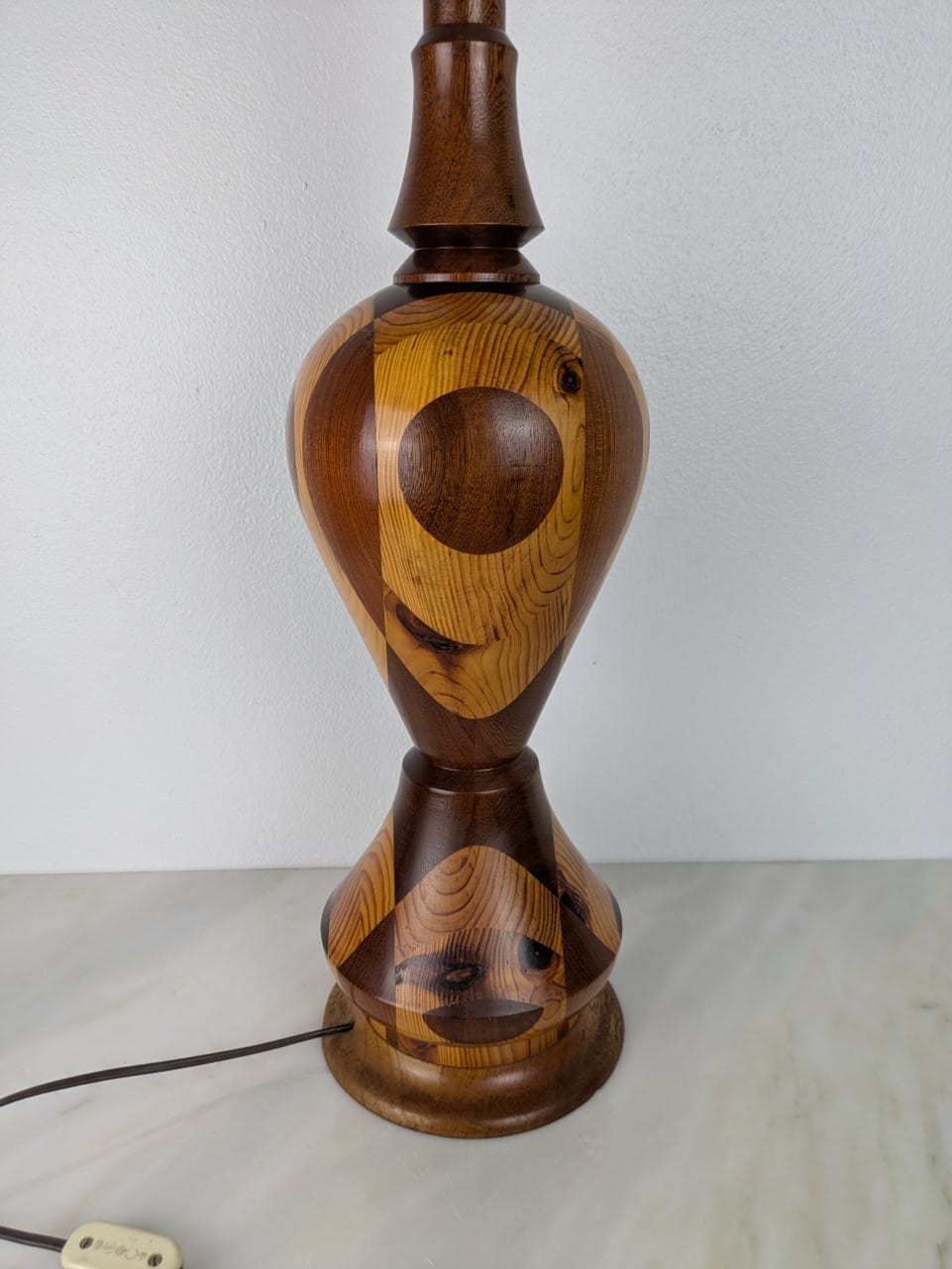 Grande Candeeiro de Mesa em Marquetaria - Anos 70