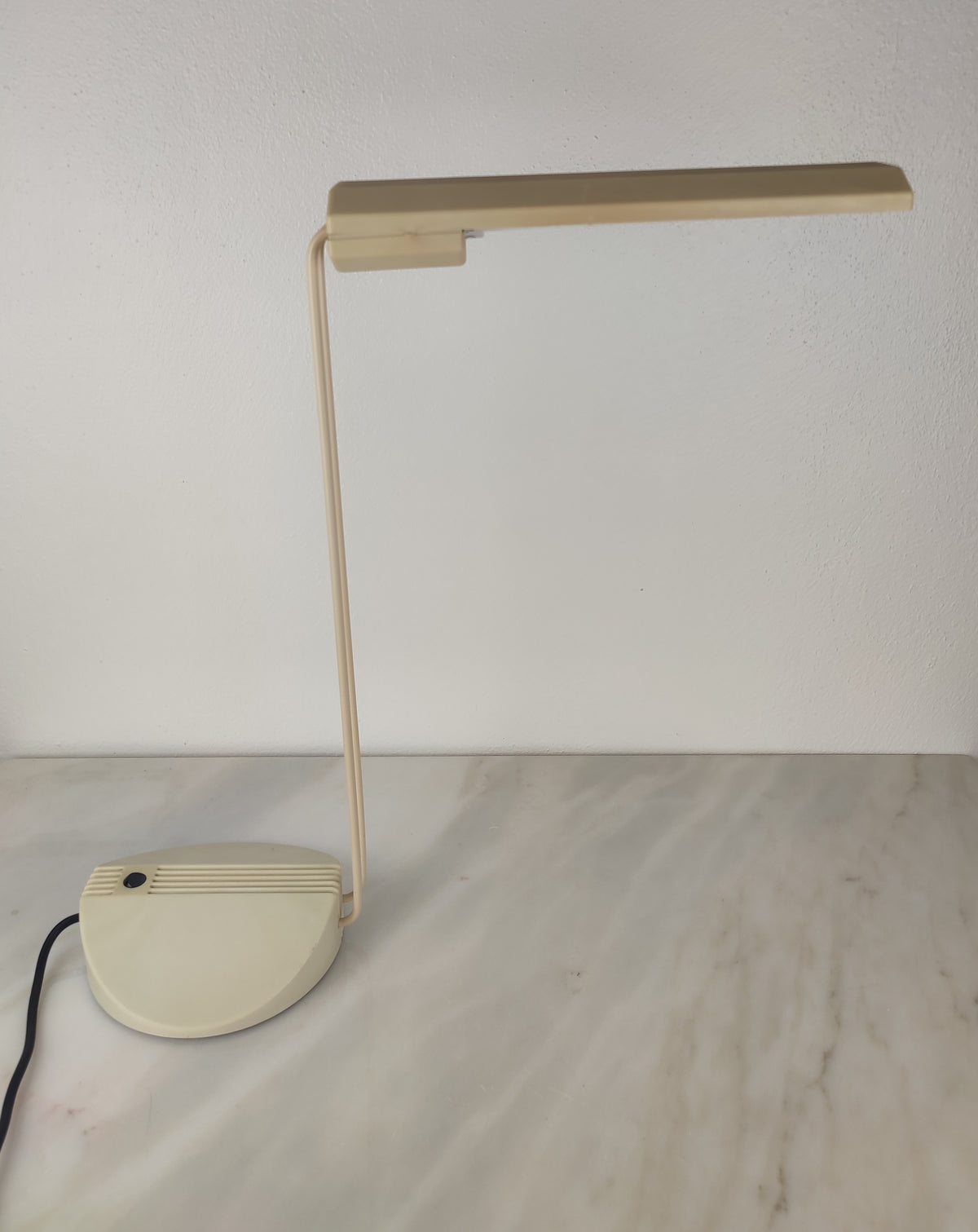 Tronconi "Flu" - Milano 1982, design Barbieri e Marianelli